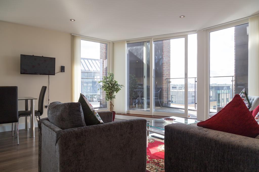 Contemporary & Homely Penthouse, 2 Mins Walk From Cambridge Station, Lift Access, Secured Gated On-Site Parking, Self Check-In, Super Fast Wifi, Terrace & Sleeps 6 Exteriér fotografie