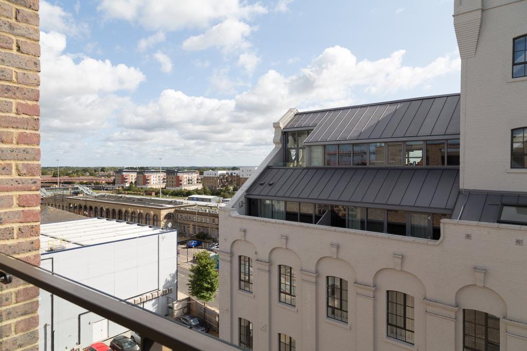 Contemporary & Homely Penthouse, 2 Mins Walk From Cambridge Station, Lift Access, Secured Gated On-Site Parking, Self Check-In, Super Fast Wifi, Terrace & Sleeps 6 Exteriér fotografie