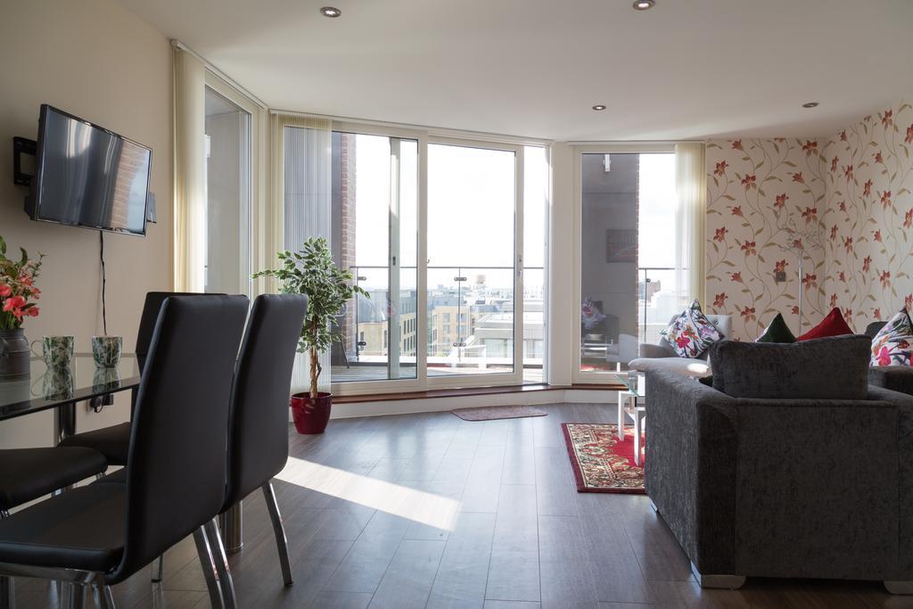 Contemporary & Homely Penthouse, 2 Mins Walk From Cambridge Station, Lift Access, Secured Gated On-Site Parking, Self Check-In, Super Fast Wifi, Terrace & Sleeps 6 Exteriér fotografie