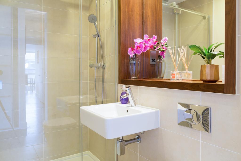 Contemporary & Homely Penthouse, 2 Mins Walk From Cambridge Station, Lift Access, Secured Gated On-Site Parking, Self Check-In, Super Fast Wifi, Terrace & Sleeps 6 Exteriér fotografie